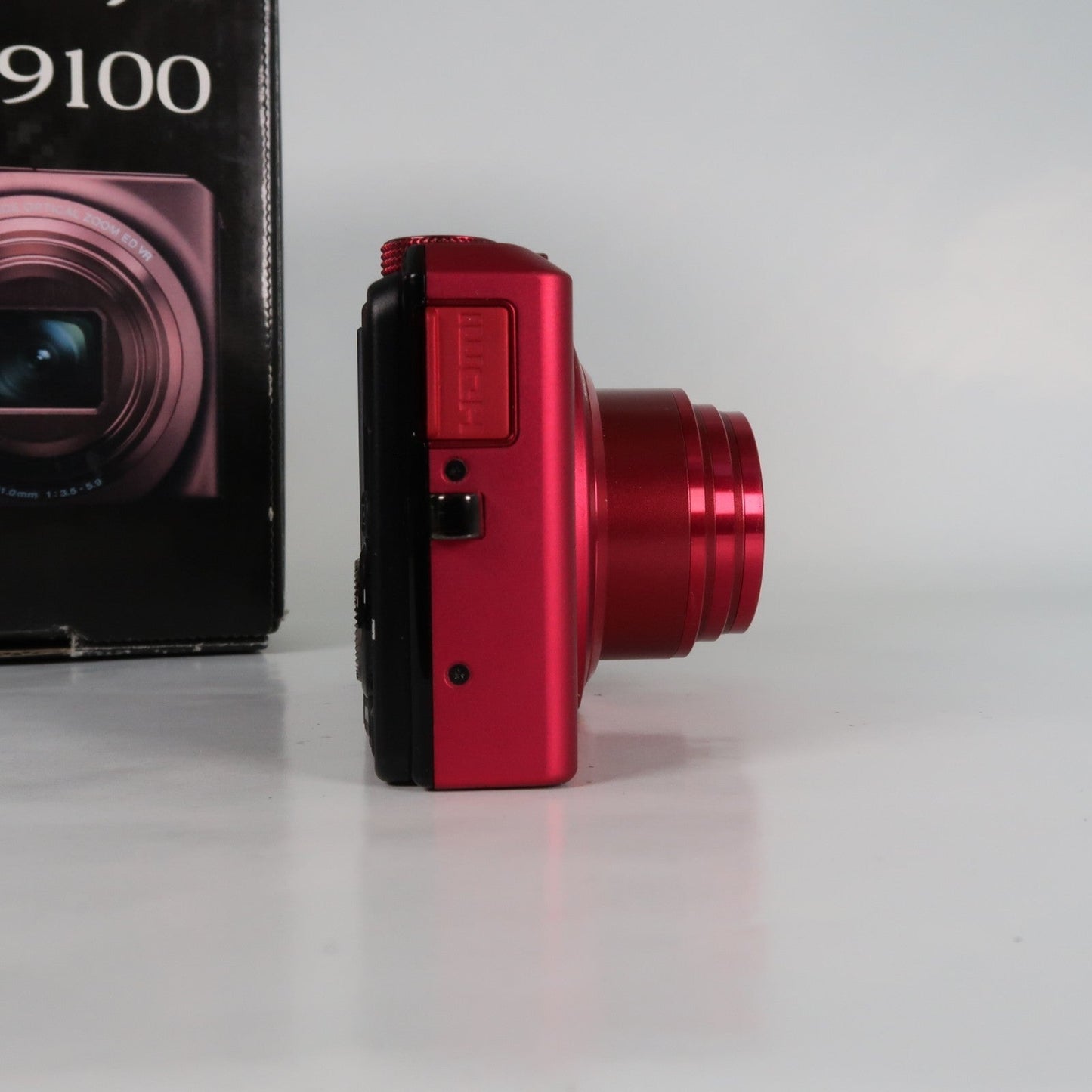 Nikona Coolpix S9100 12.1MP 18x Digital Camera Red, Case, SD Card – Very Good