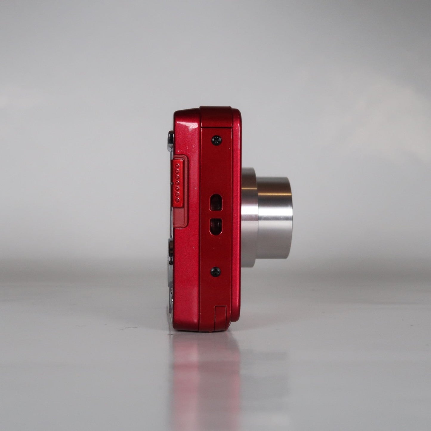 Soney Cybershot DSC-W560 14.1MP Digital Camera Red, Case – Excellent