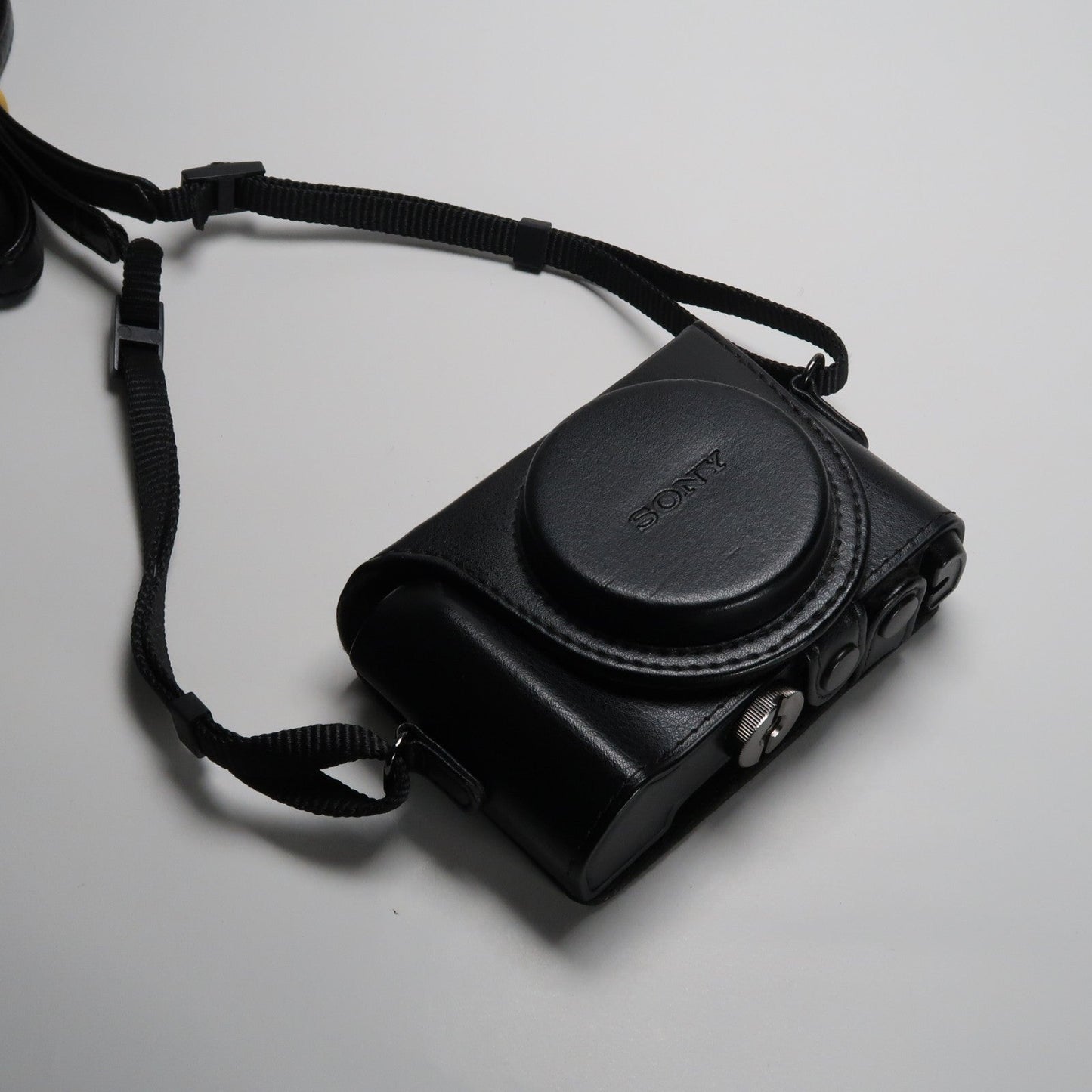 Soney Cyber-shot DSC-HX90V 18.2MP Digital Camera – Original Packaging – Excellent