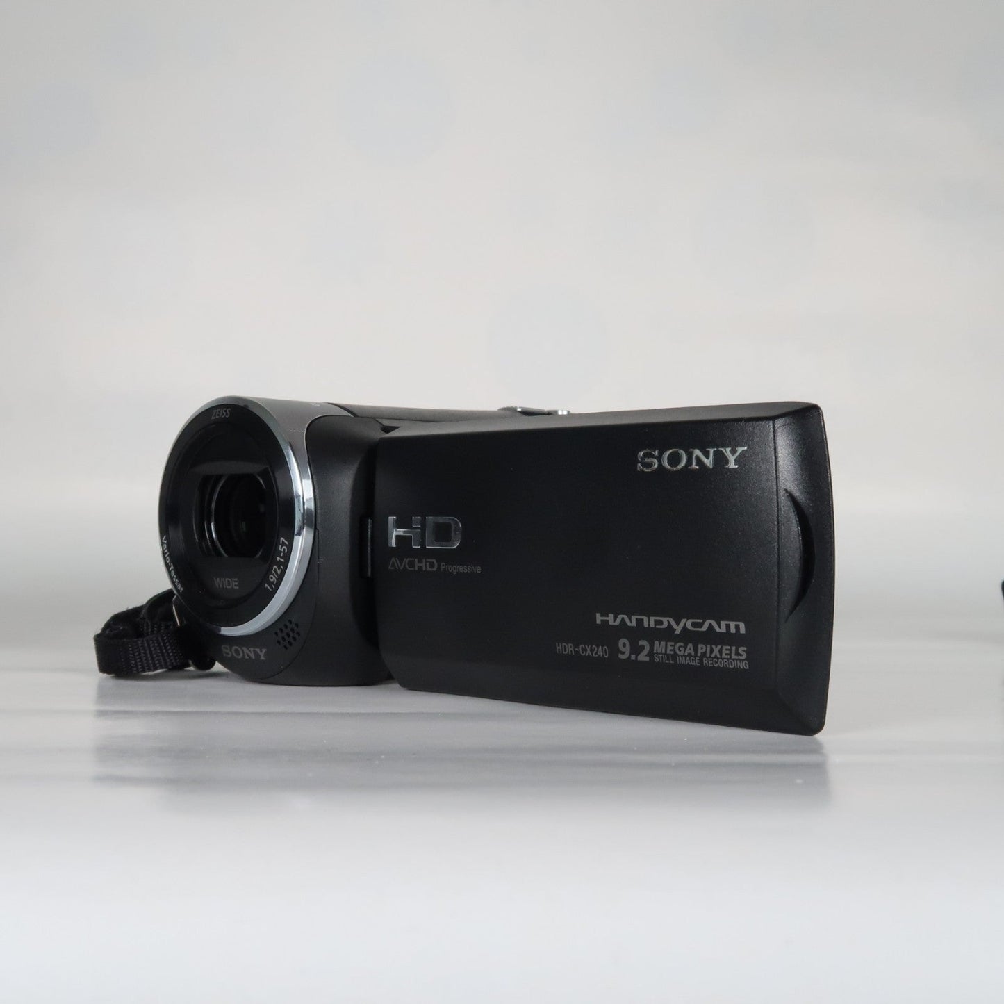 Soney HDR-CX240E Digital Video Camcorder – Excellent Condition