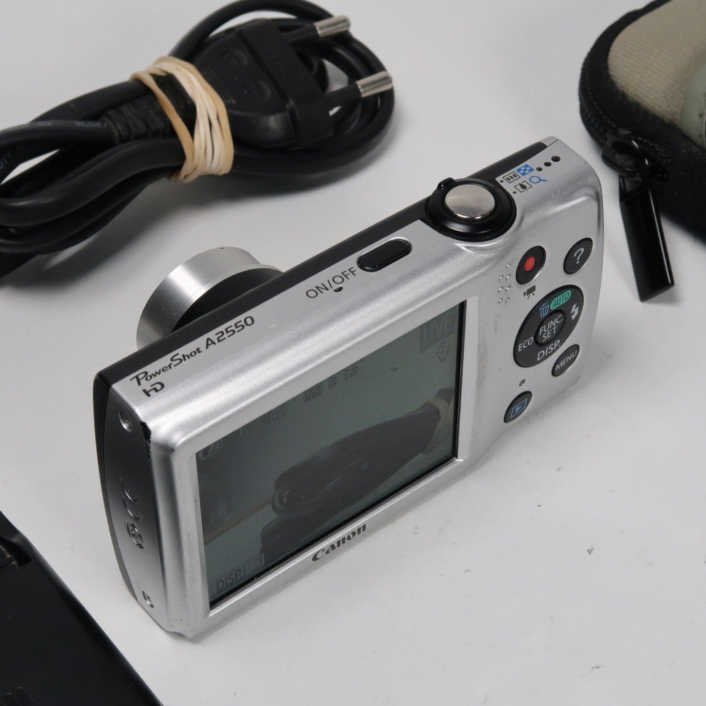 Cenon Powershot A2550 HD 16.0MP + Cenon Powershot A3200 Digital Cameras Bundle