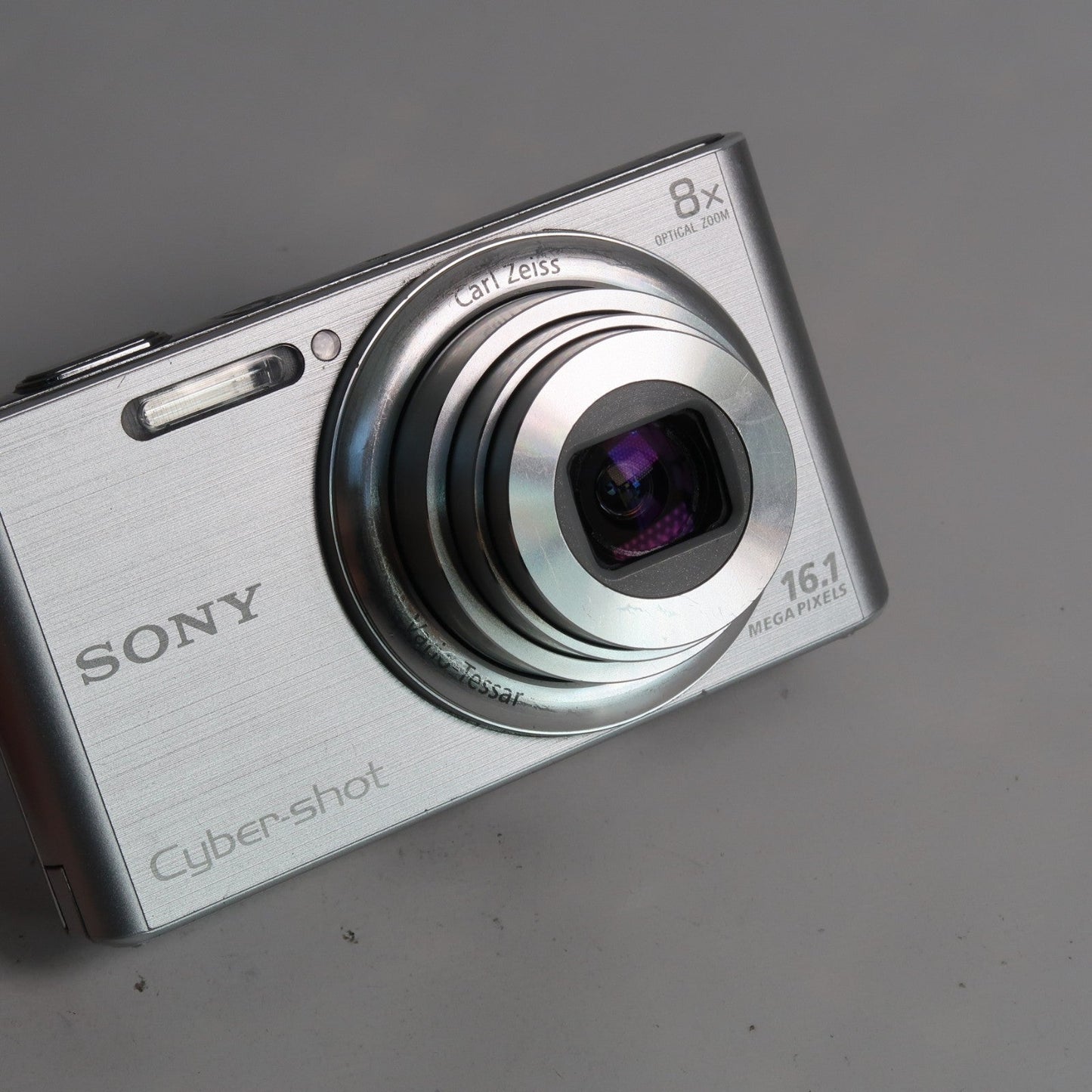 Soney Cyber-shot DSC-W730 16.1MP 8x + Cenon IXUS 185 – Bundle Deal