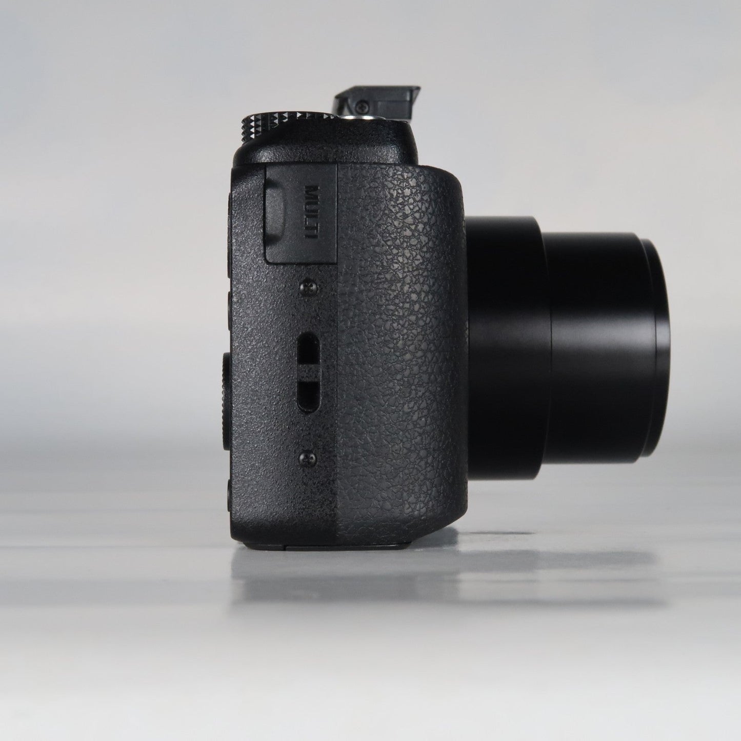 Soney CyberShot DSC-HX60V 20.4MP – Black – 30x Zoom + Case + 32GB SD Card