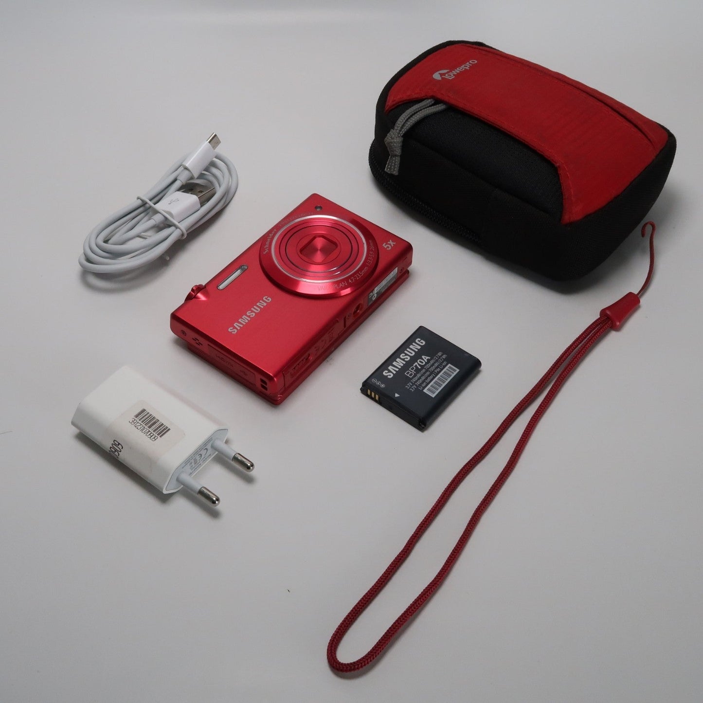 Samung MV Series MV800 16.1MP Digital Camera Red, Case - Excellent