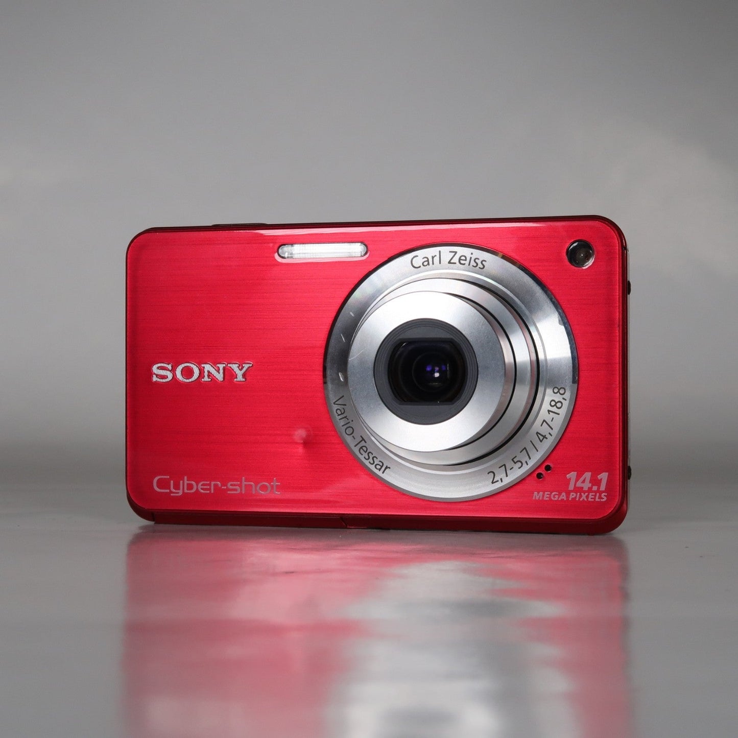 Soney Cybershot DSC-W560 14.1MP Digital Camera Red, Case – Excellent
