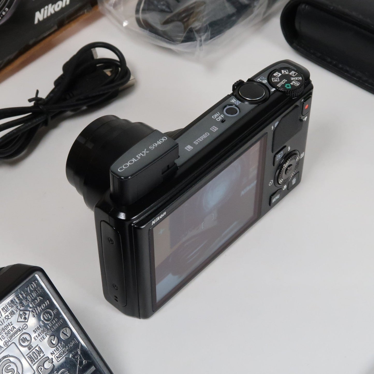 Nikona Coolpix S9400 Digital Camera – Black – 18MP 18x Zoom [Mint] with Original Packaging &amp; SD Card