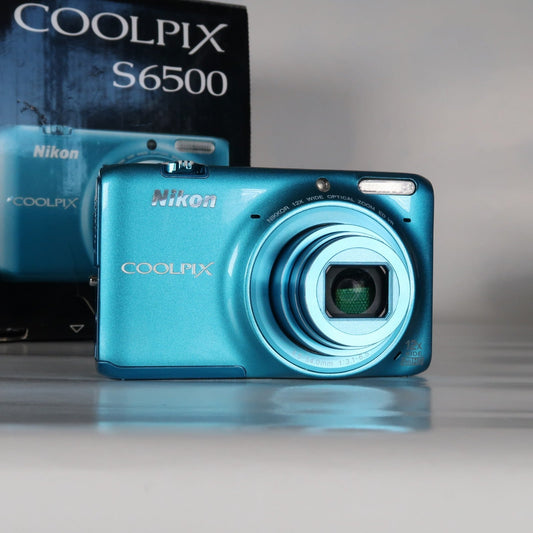 Nikona Coolpix S6500 16.0MP Compact Digital Camera – Blue, Complete Kit – Tested