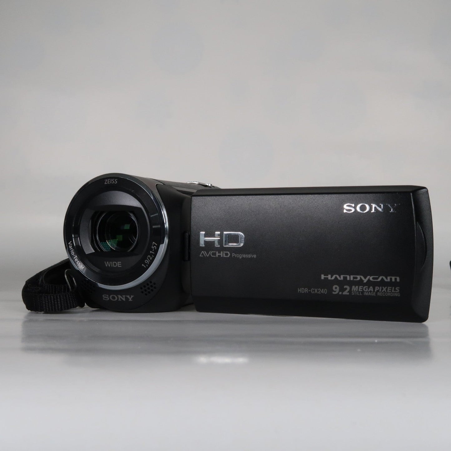 Soney HDR-CX240E Digital Video Camcorder – Excellent Condition