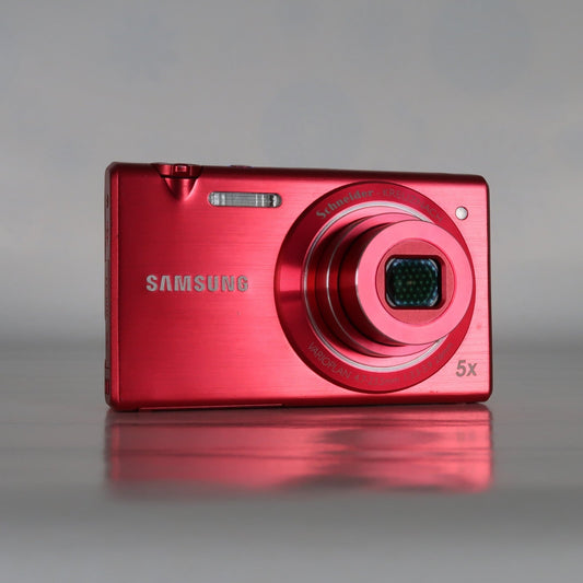 Samung  MV Series MV800 16.1MP Digital Camera Red, Case - Excellent