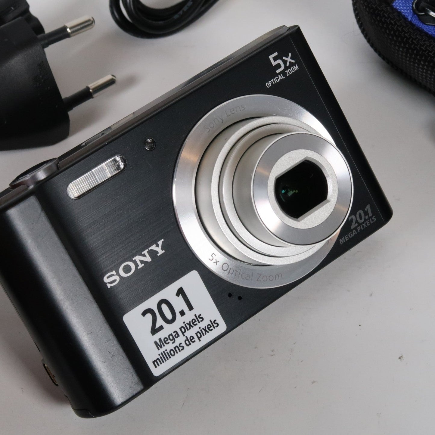 Soney Cyber-shot DSC-W800 20.1MP + Cenon IXUS 160 Silver Digital Cameras Bundle