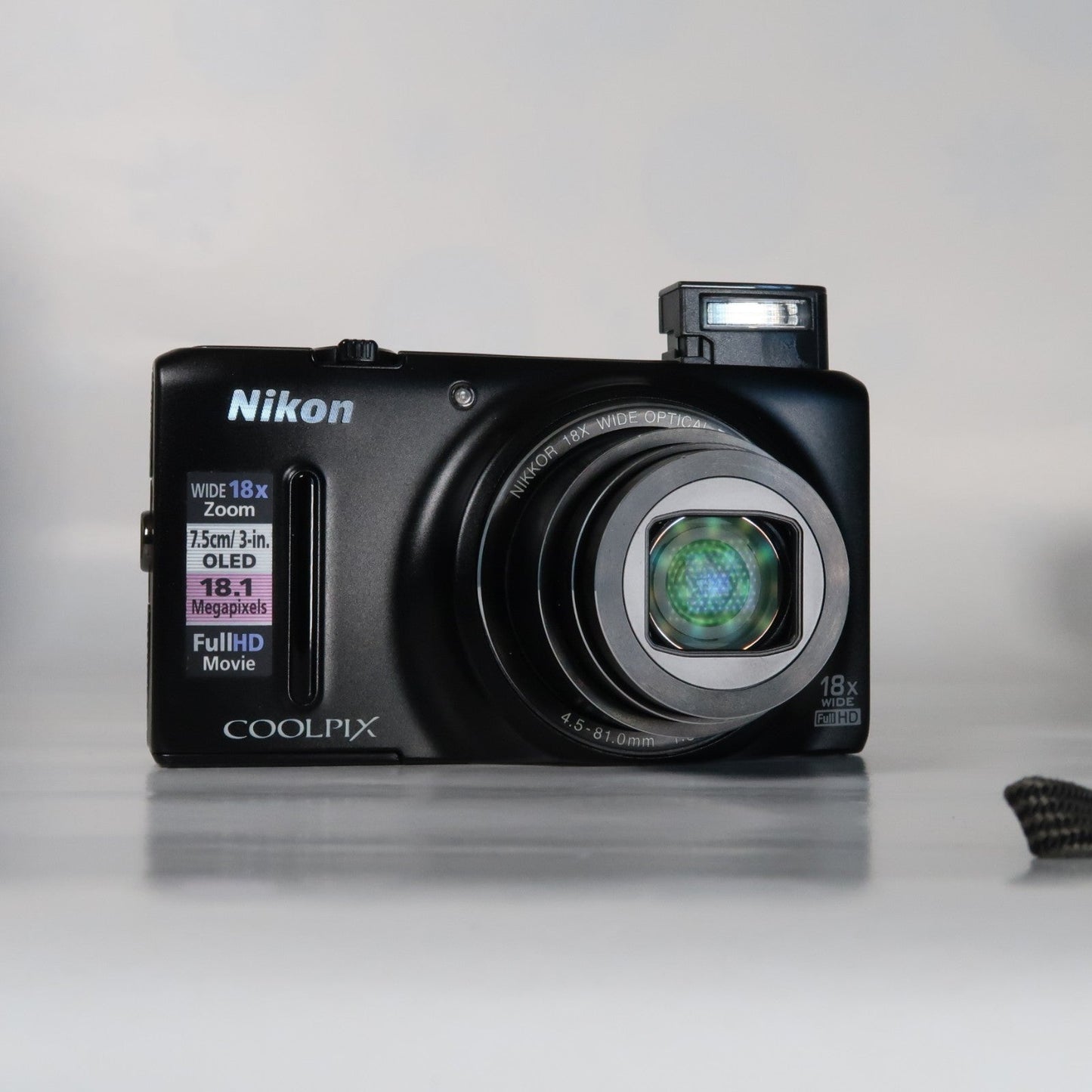 Nikona Coolpix S9400 Digital Camera – Black – 18MP 18x Zoom [Mint] with Original Packaging &amp; SD Card