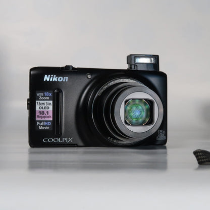 Nikona Coolpix S9400 Digital Camera – Black – 18MP 18x Zoom [Mint] with Original Packaging &amp; SD Card
