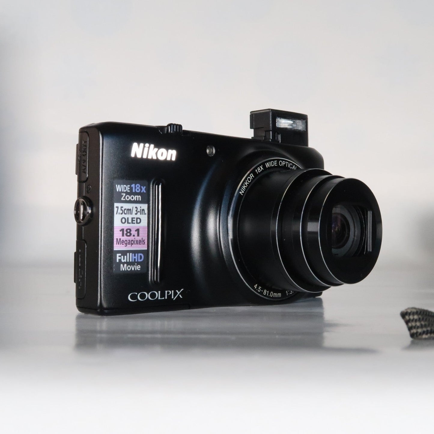 Nikona Coolpix S9400 Digital Camera – Black – 18MP 18x Zoom [Mint] with Original Packaging &amp; SD Card