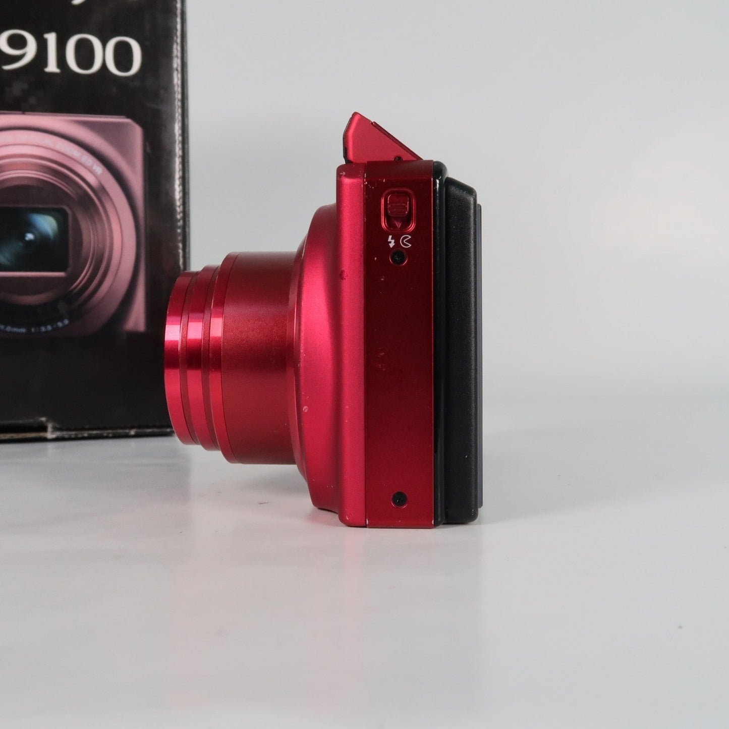 Nikona Coolpix S9100 12.1MP 18x Digital Camera Red, Case, SD Card – Very Good