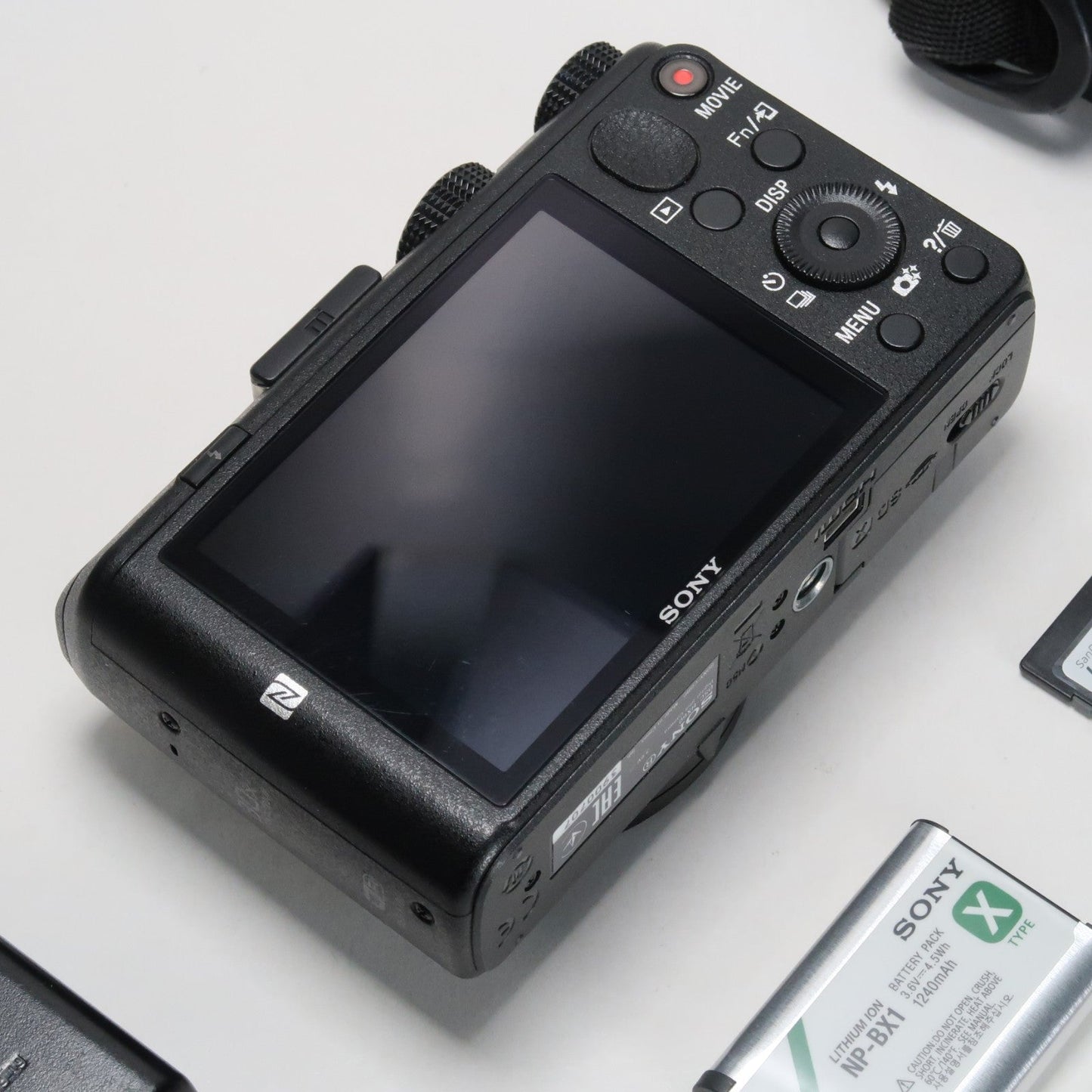 Soney CyberShot DSC-HX60V 20.4MP – Black – 30x Zoom + Case + 32GB SD Card