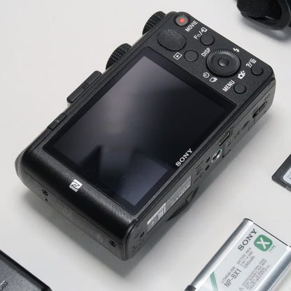 Soney CyberShot DSC-HX60V 20.4MP – Black – 30x Zoom + Case + 32GB SD Card
