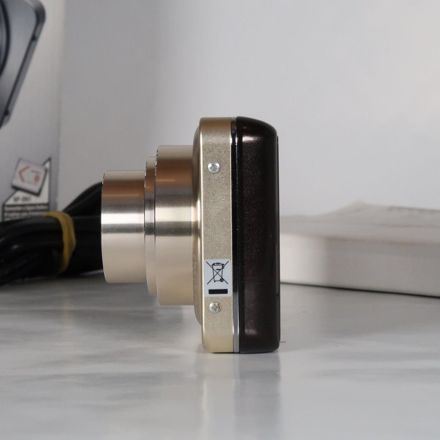 Soney Cyber-Shot DSC-W570 16.1MP 5x Digital Camera Gold – Very Good