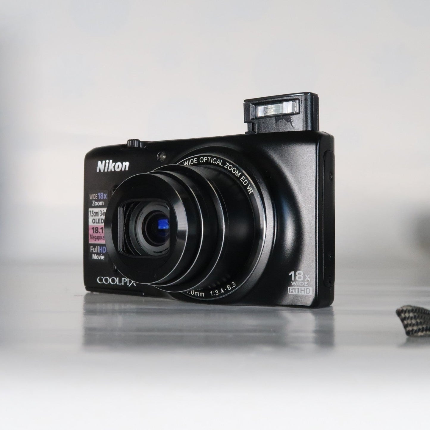 Nikona Coolpix S9400 Digital Camera – Black – 18MP 18x Zoom [Mint] with Original Packaging &amp; SD Card