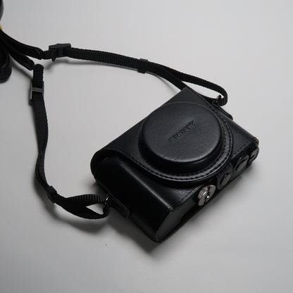 Soney Cyber-shot DSC-HX90V 18.2MP Digital Camera – Original Packaging – Excellent