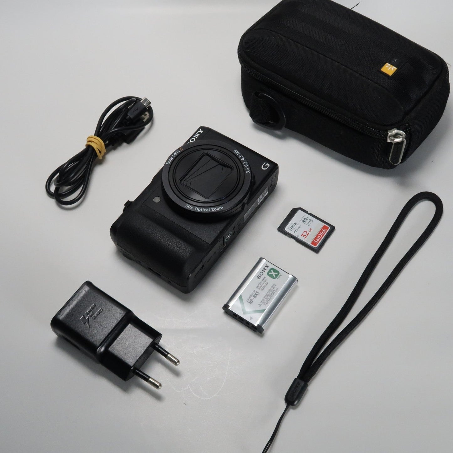 Soney CyberShot DSC-HX60V 20.4MP – Black – 30x Zoom + Case + 32GB SD Card