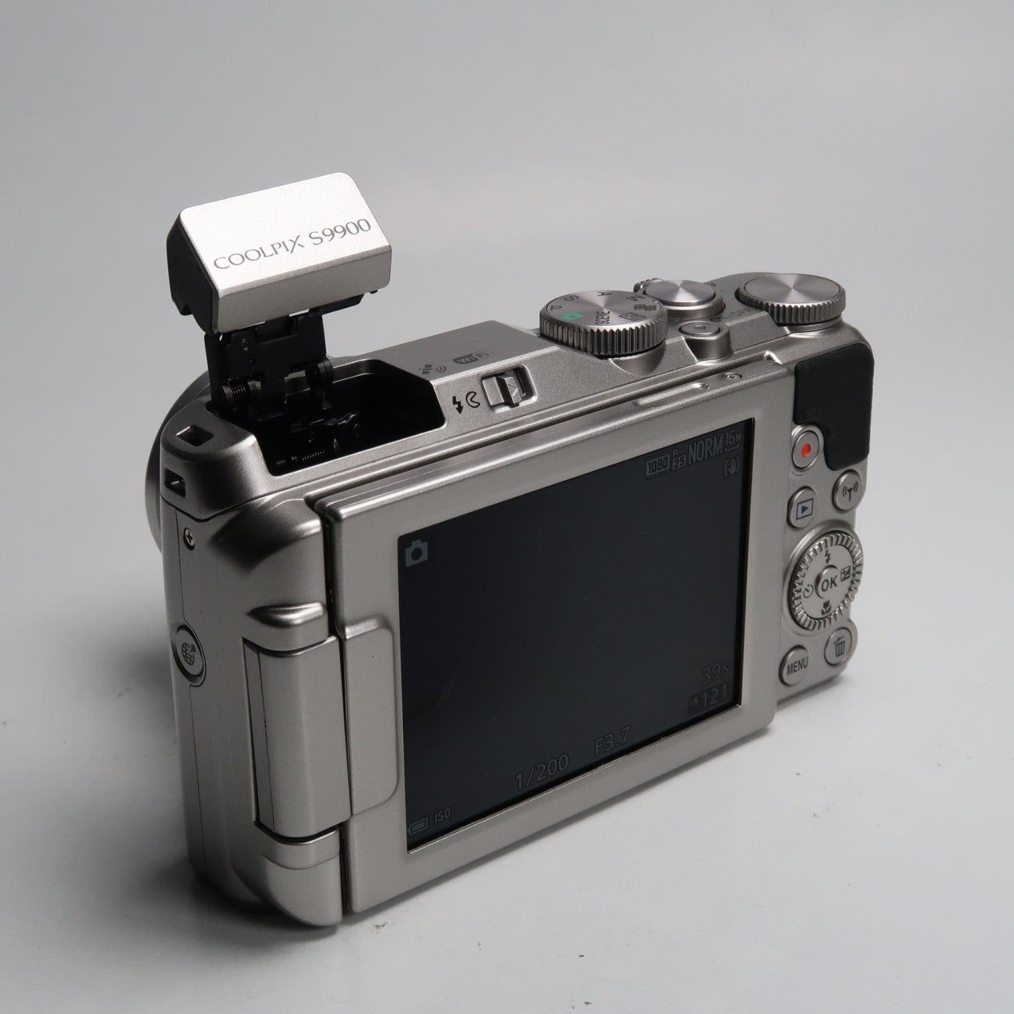 [Mint] Nikona Coolpix S9900 30x Digital Compact Camera Silver + Case + SD Card