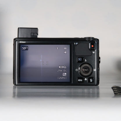 Nikona Coolpix S9400 Digital Camera – Black – 18MP 18x Zoom [Mint] with Original Packaging &amp; SD Card