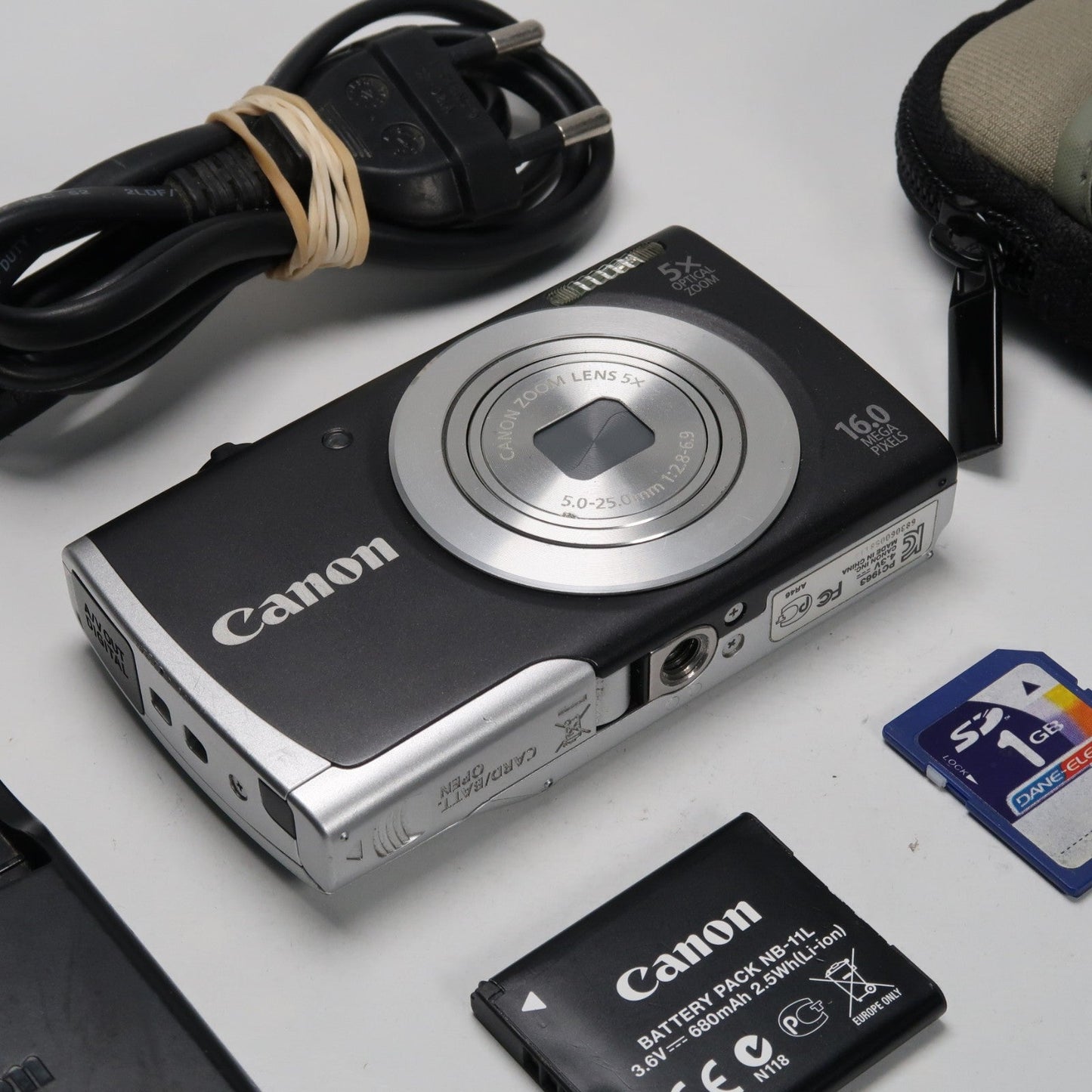 Cenon Powershot A2550 HD 16.0MP + Cenon Powershot A3200 Digital Cameras Bundle