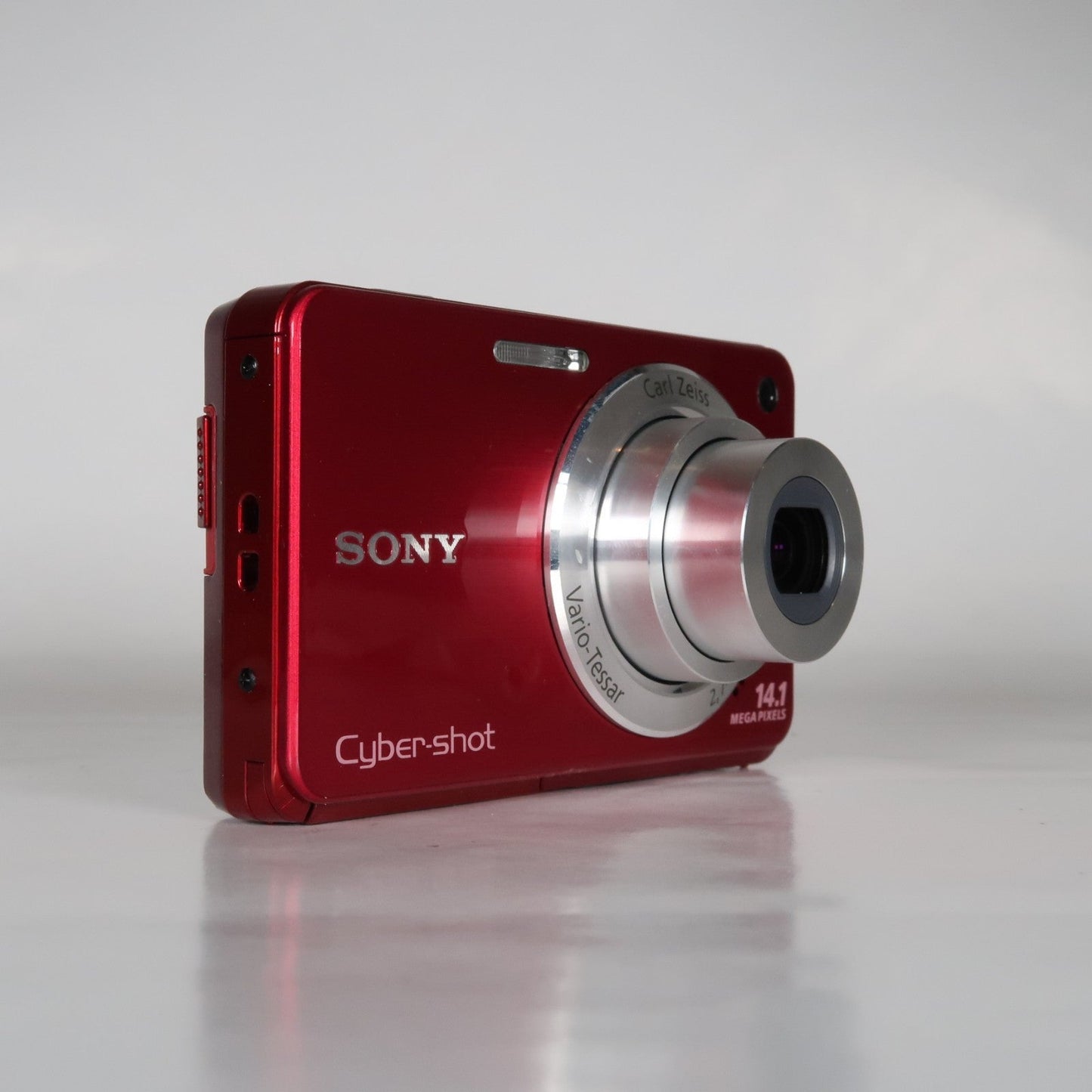 Soney Cybershot DSC-W560 14.1MP Digital Camera Red, Case – Excellent