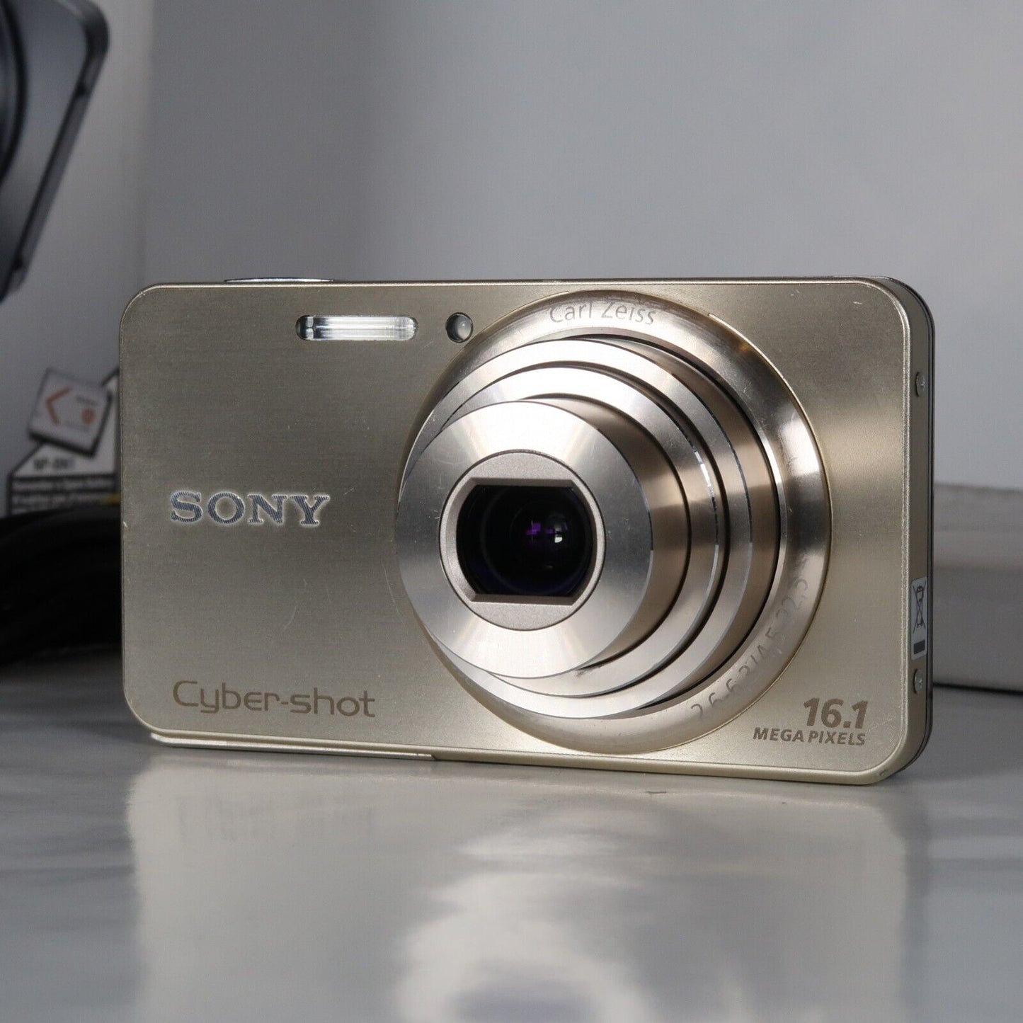 Soney Cyber-Shot DSC-W570 16.1MP 5x Digital Camera Gold – Very Good