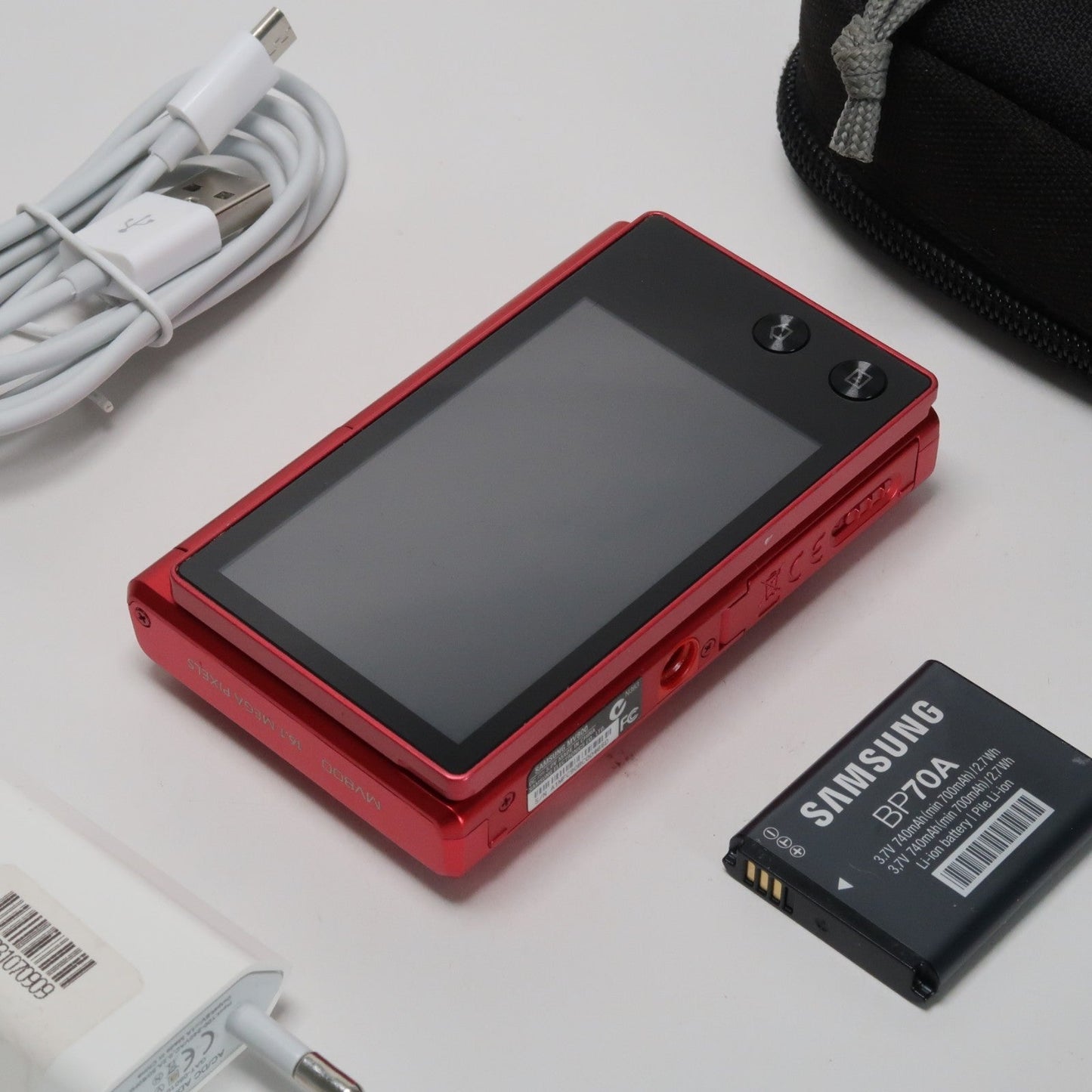 Samung  MV Series MV800 16.1MP Digital Camera Red, Case - Excellent