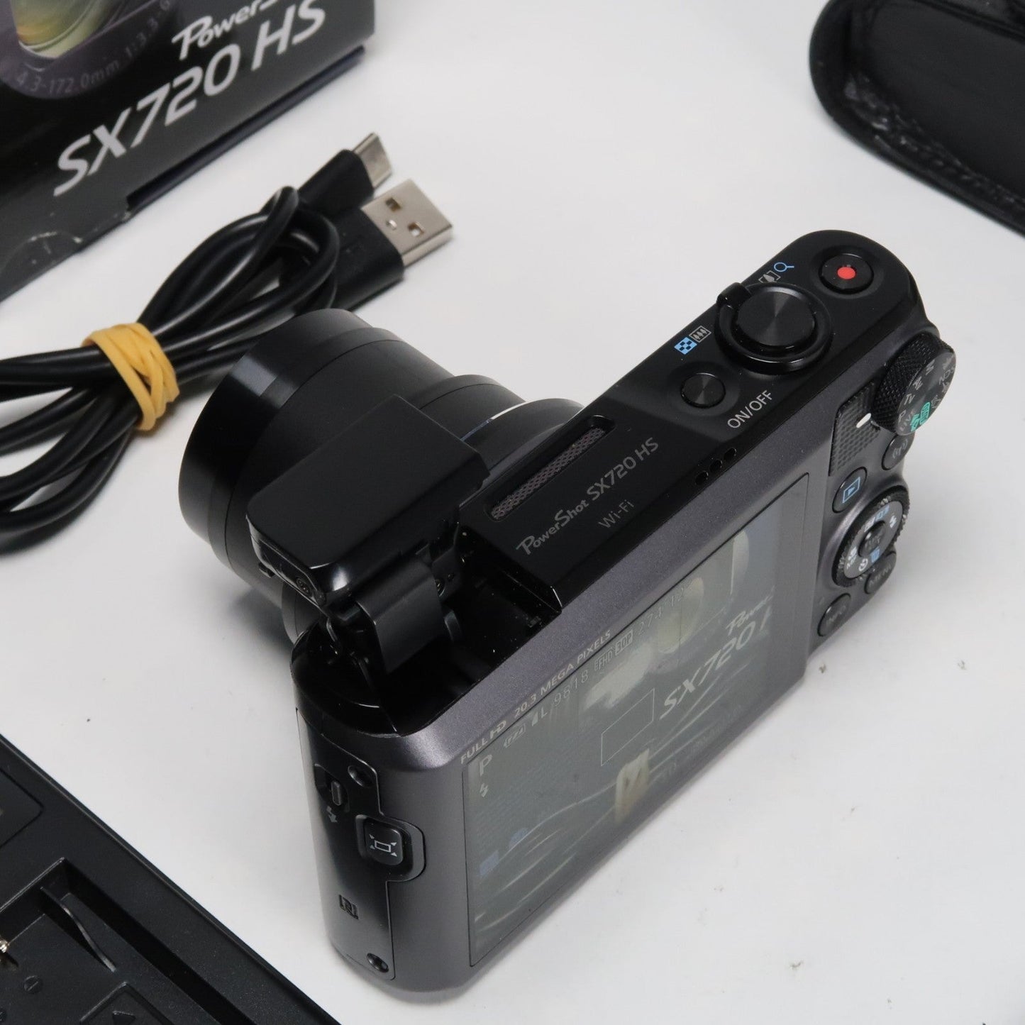 Cenon PowerShot SX720 HS 20.3MP 40x Digital Camera Black + Case + 64GB SD Card