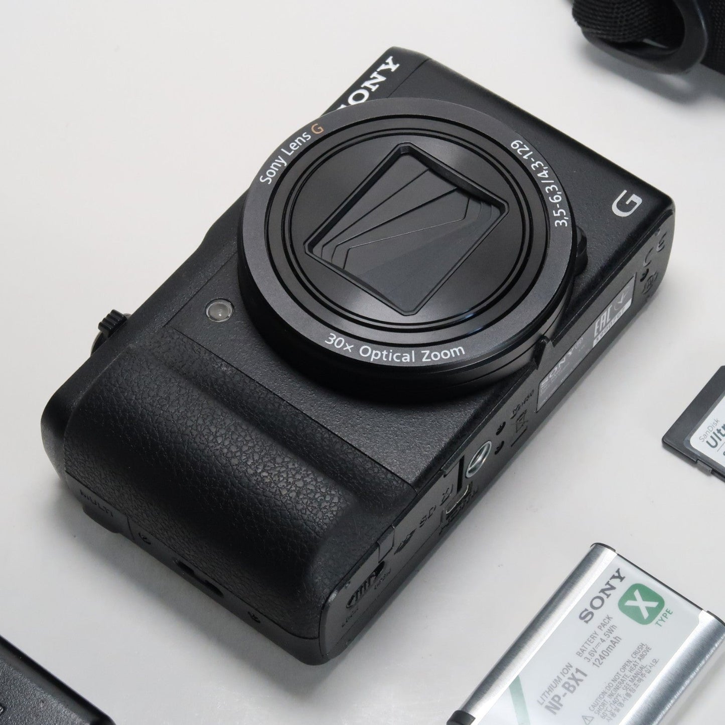 Soney CyberShot DSC-HX60V 20.4MP – Black – 30x Zoom + Case + 32GB SD Card