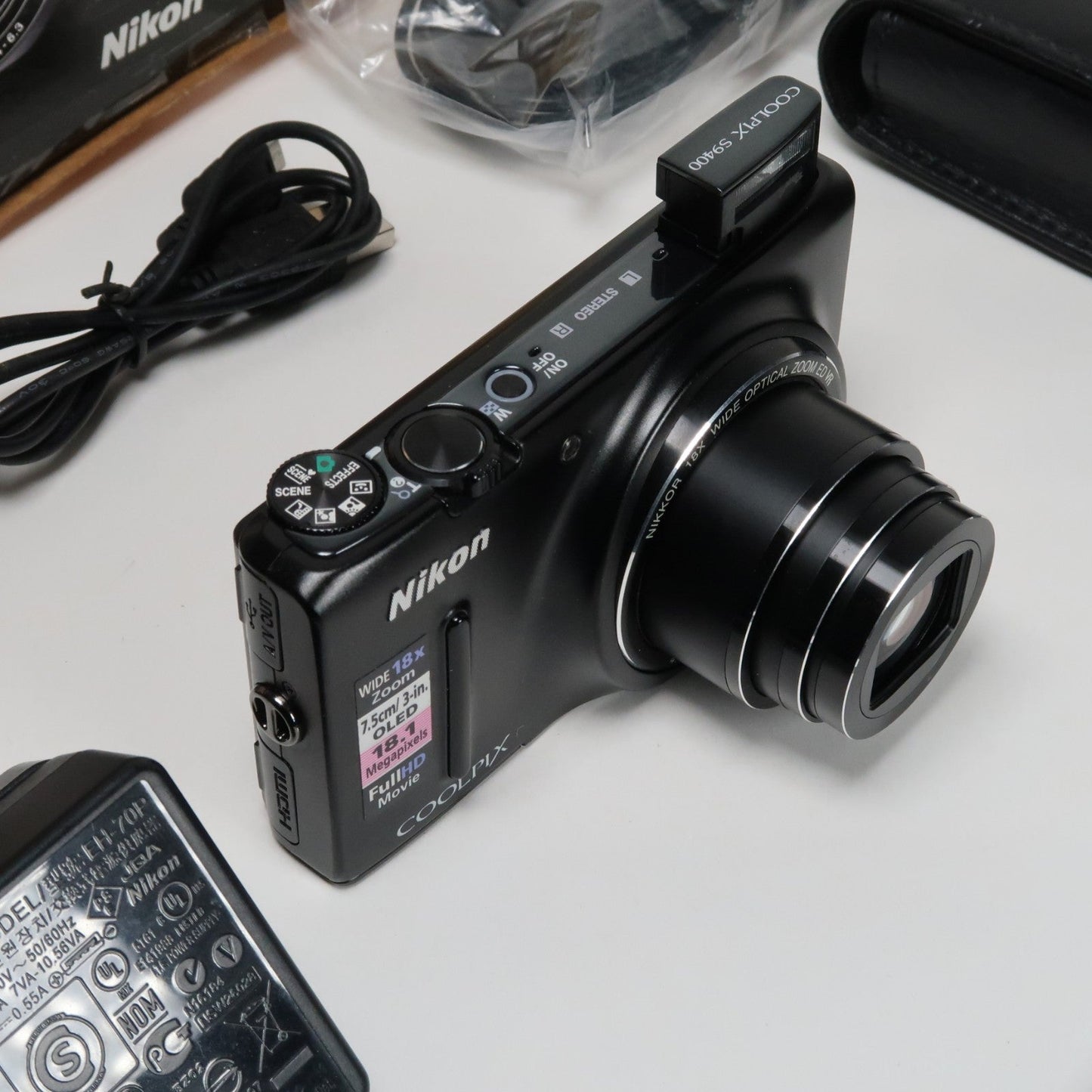 Nikona Coolpix S9400 Digital Camera – Black – 18MP 18x Zoom [Mint] with Original Packaging &amp; SD Card