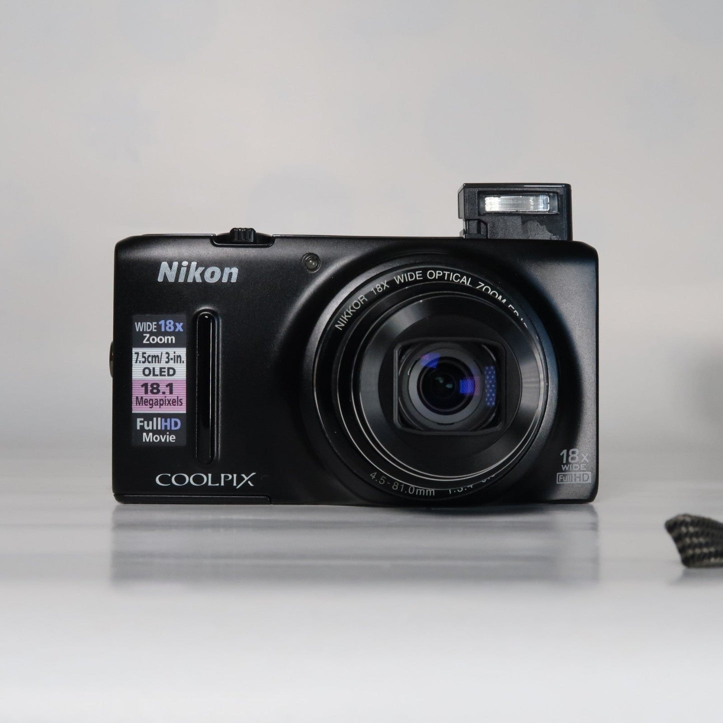Nikona Coolpix S9400 Digital Camera – Black – 18MP 18x Zoom [Mint] with Original Packaging &amp; SD Card