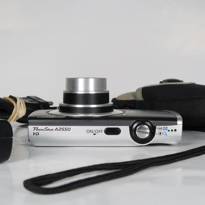 Cenon Powershot A2550 HD 16.0MP + Cenon Powershot A3200 Digital Cameras Bundle