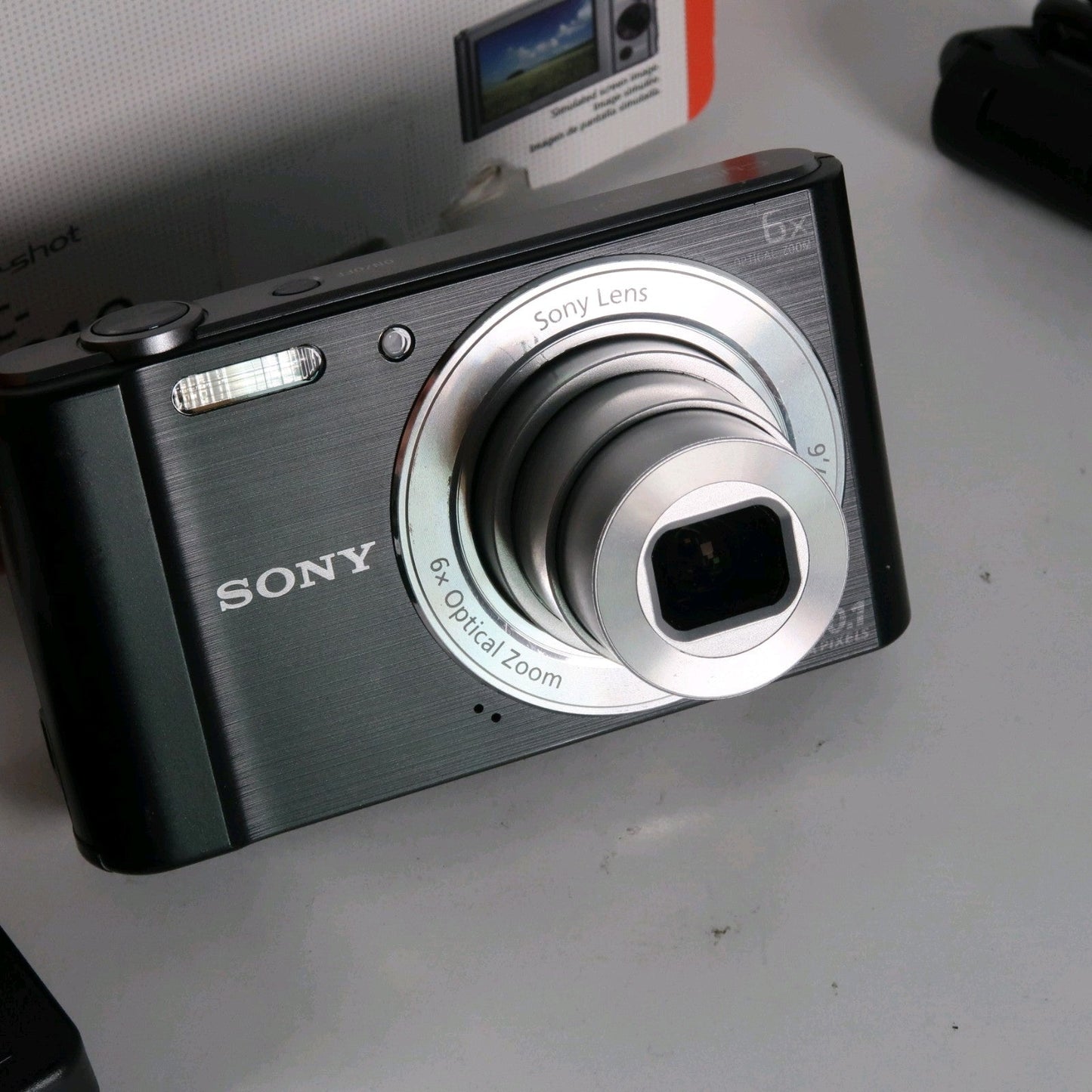 Bundle Digital Camera – Cenon IXUS 185 + Soney Cyber-shot DSC-W810