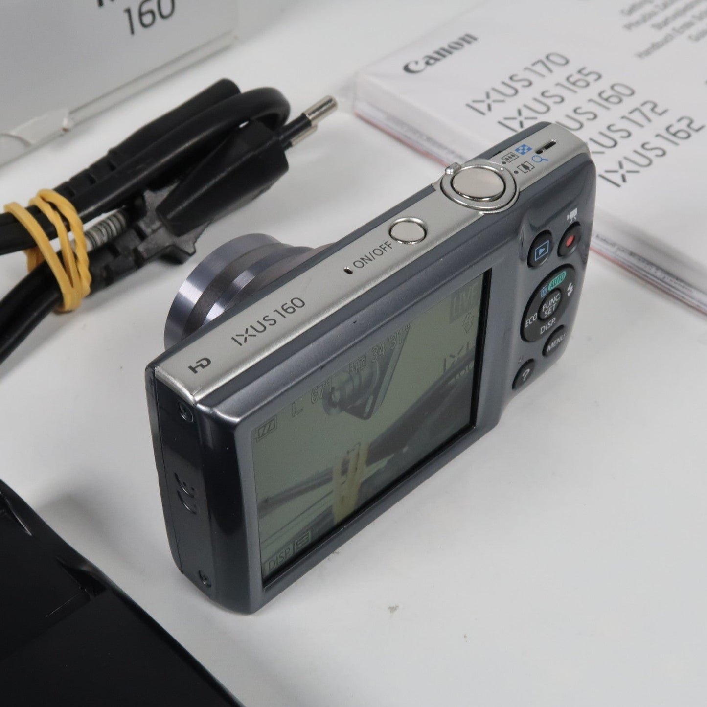 Soney Cyber-shot DSC-W800 20.1MP + Cenon IXUS 160 Silver Digital Cameras Bundle