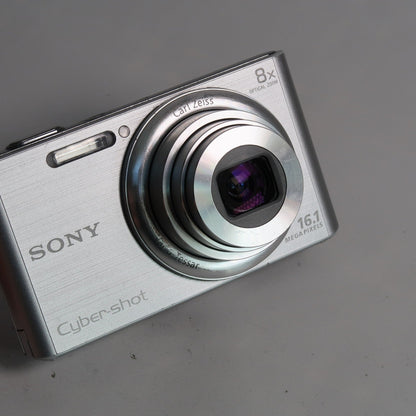 Soney Cyber-shot DSC-W730 16.1MP 8x + Cenon IXUS 185 – Bundle Deal