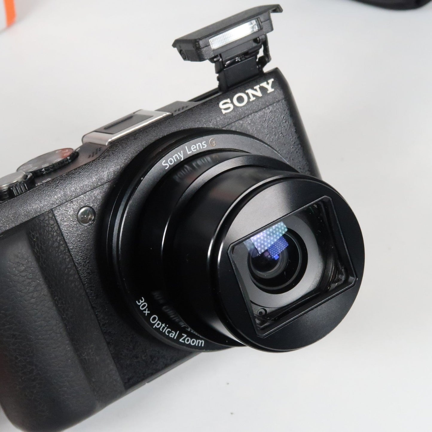 Soney CyberShot DSC-HX60V 20.4MP Digital Camera – Boxed, with Case &amp; 32GB SD Card