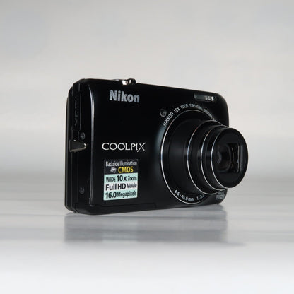 Nikona Coolpix S6300 16MP Compact Digital Camera – 10x Zoom, Case, SD Card