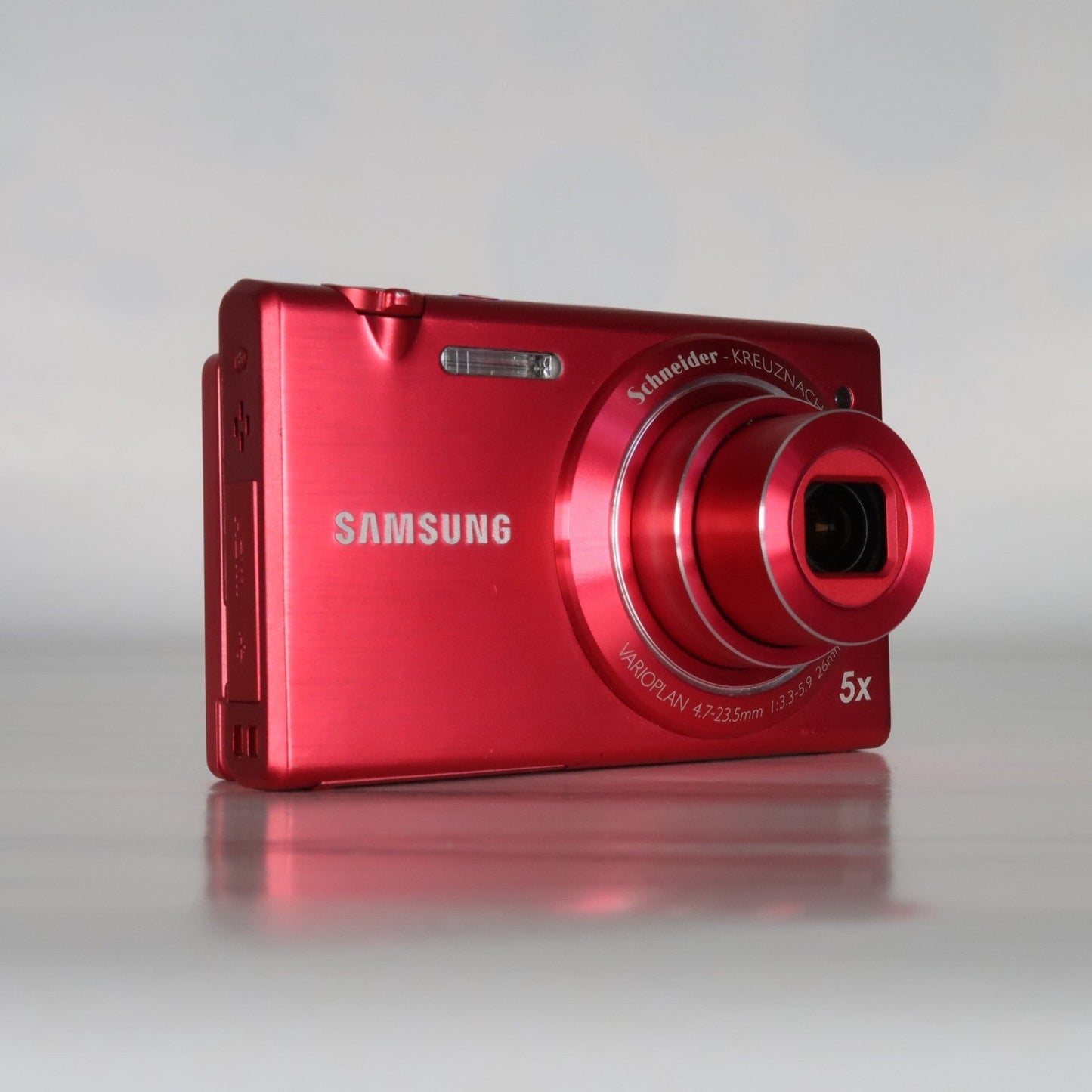 Samung  MV Series MV800 16.1MP Digital Camera Red, Case - Excellent