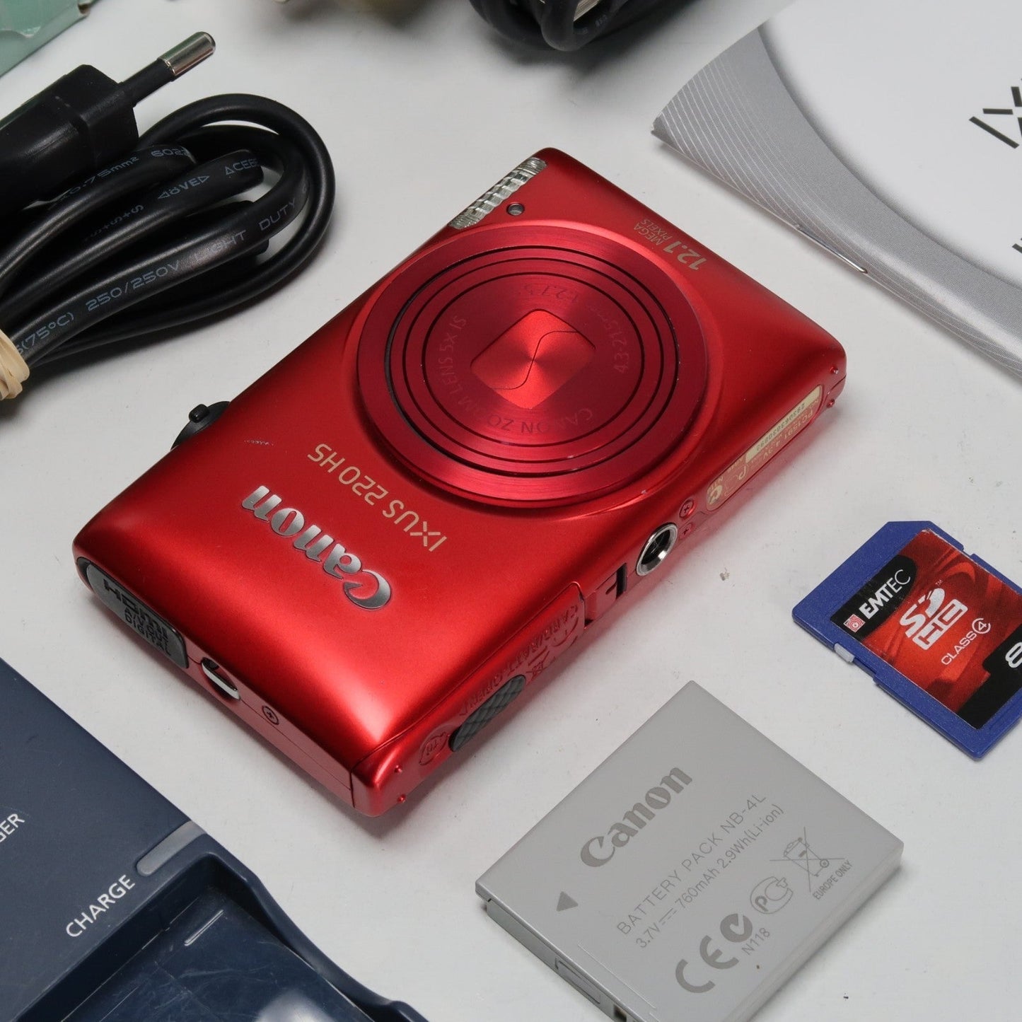 Cenon IXUS 220 HS 12.1MP Digital Camera Red – Boxed Set