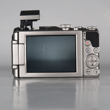 [Mint] Nikona Coolpix S9900 30x Digital Compact Camera Silver + Case + SD Card