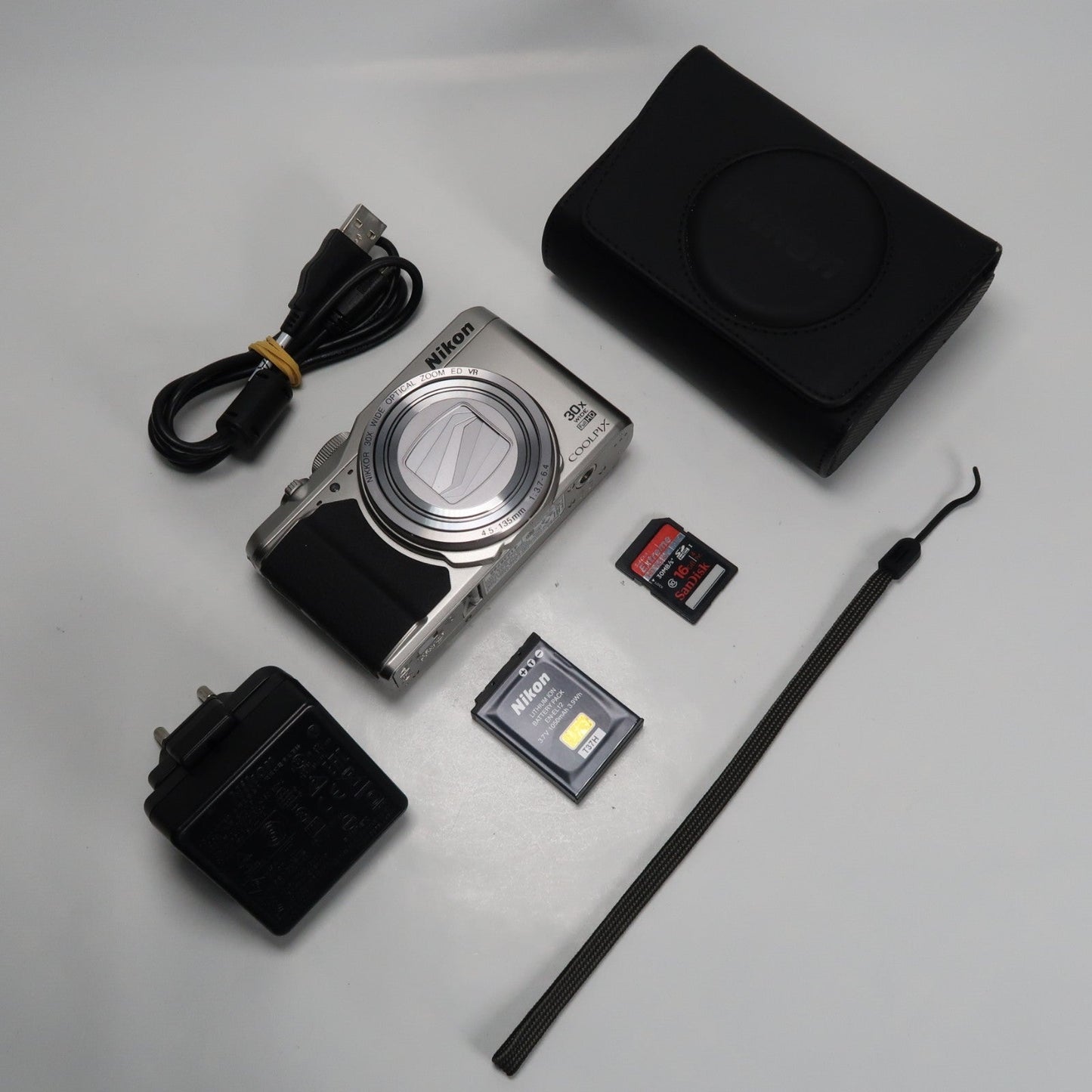 [Mint] Nikona Coolpix S9900 30x Digital Compact Camera Silver + Case + SD Card