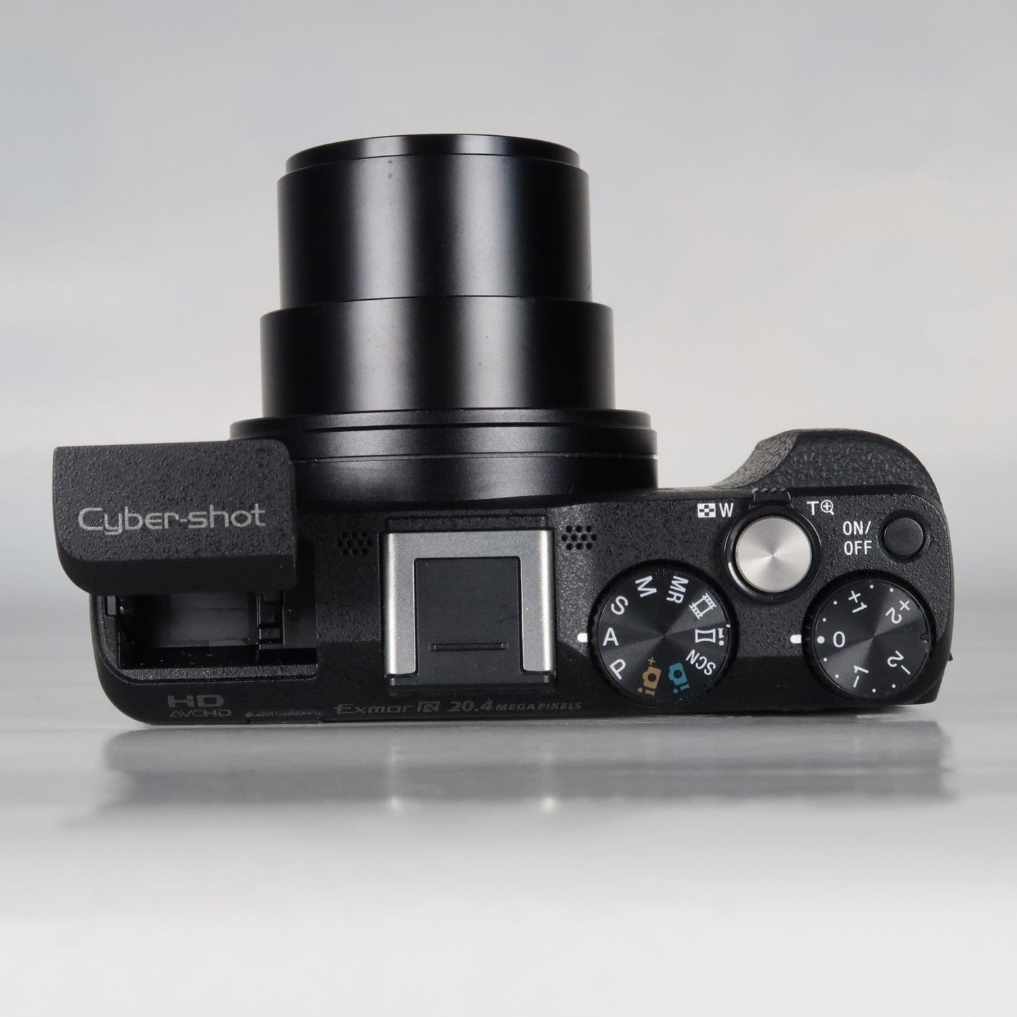 Soney CyberShot DSC-HX60V 20.4MP – Black – 30x Zoom + Case + 32GB SD Card