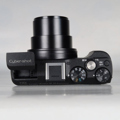 Soney CyberShot DSC-HX60V 20.4MP – Black – 30x Zoom + Case + 32GB SD Card