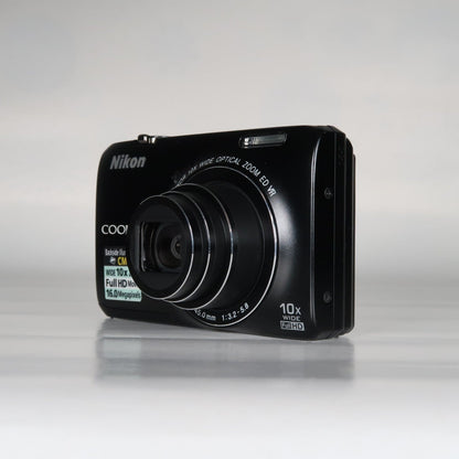 Nikona Coolpix S6300 16MP Compact Digital Camera – 10x Zoom, Case, SD Card