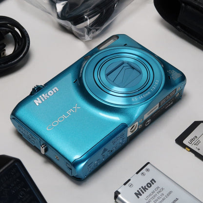 Nikona Coolpix S6500 16.0MP Compact Digital Camera – Blue, Complete Kit – Tested