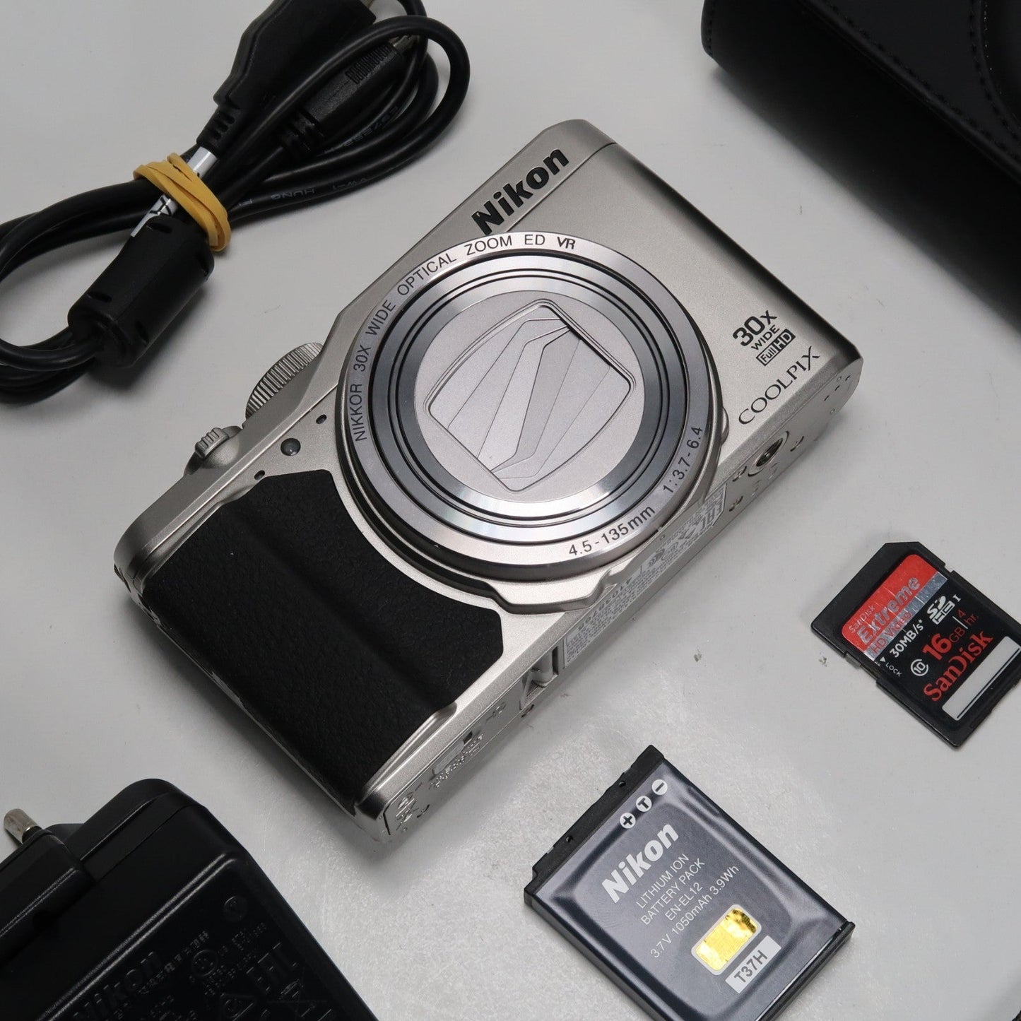 [Mint] Nikona Coolpix S9900 30x Digital Compact Camera Silver + Case + SD Card