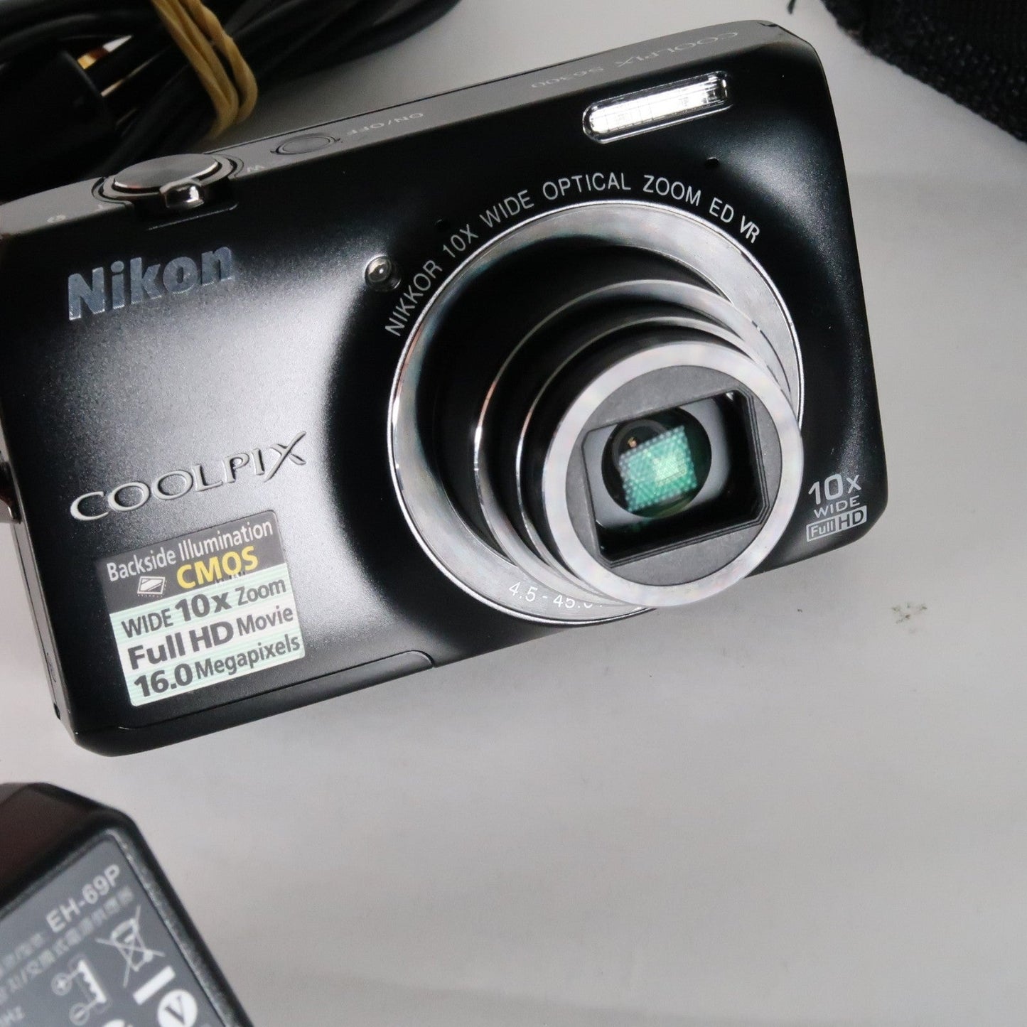 Nikona Coolpix S6300 16MP Compact Digital Camera – 10x Zoom, Case, SD Card